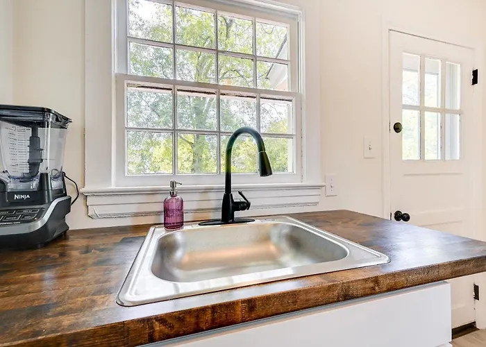 Vacation ~ 3 Mi To Downtown! Holiday home