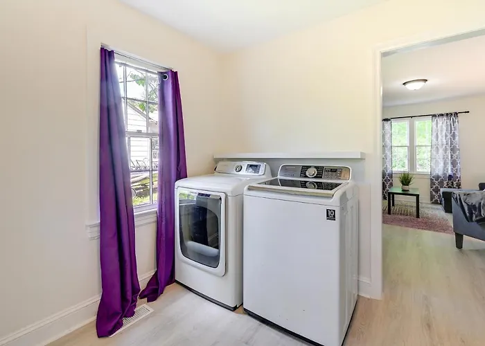 Vacation ~ 3 Mi To Downtown! Holiday home